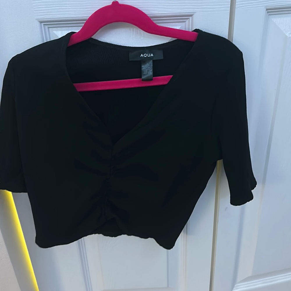 Bloomingdales/aqua black crop top